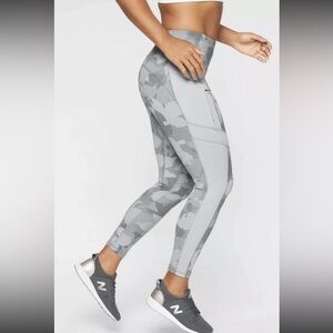 Athleta All In Camo 7/8 Tight Leggings Cobblestone Dark Grey Size M Camouflage